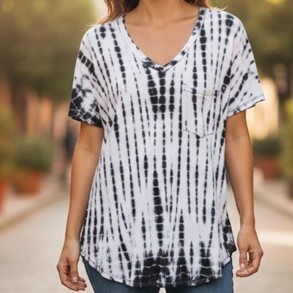 Torrid Classic Fit Tie Dye V-Neck Pocket Tee Boho Minimalist Size 0X Black White
